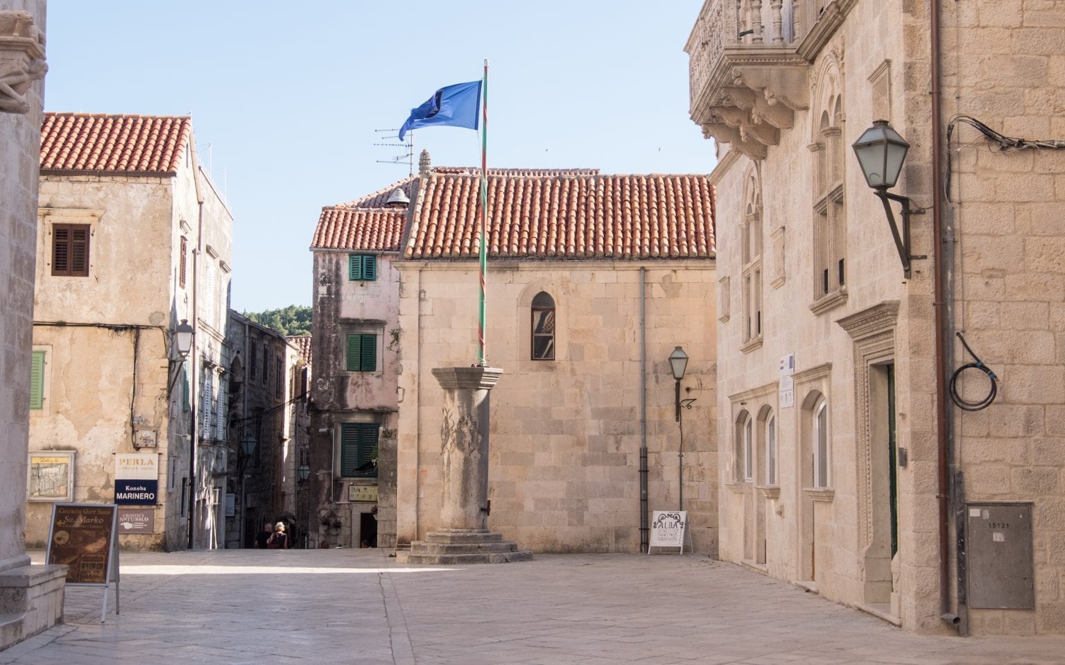 https://mdw-travel-data-us-east-1.s3.amazonaws.com/img/country/Croatia/Korcula-Town-Hall/img_02.jpg