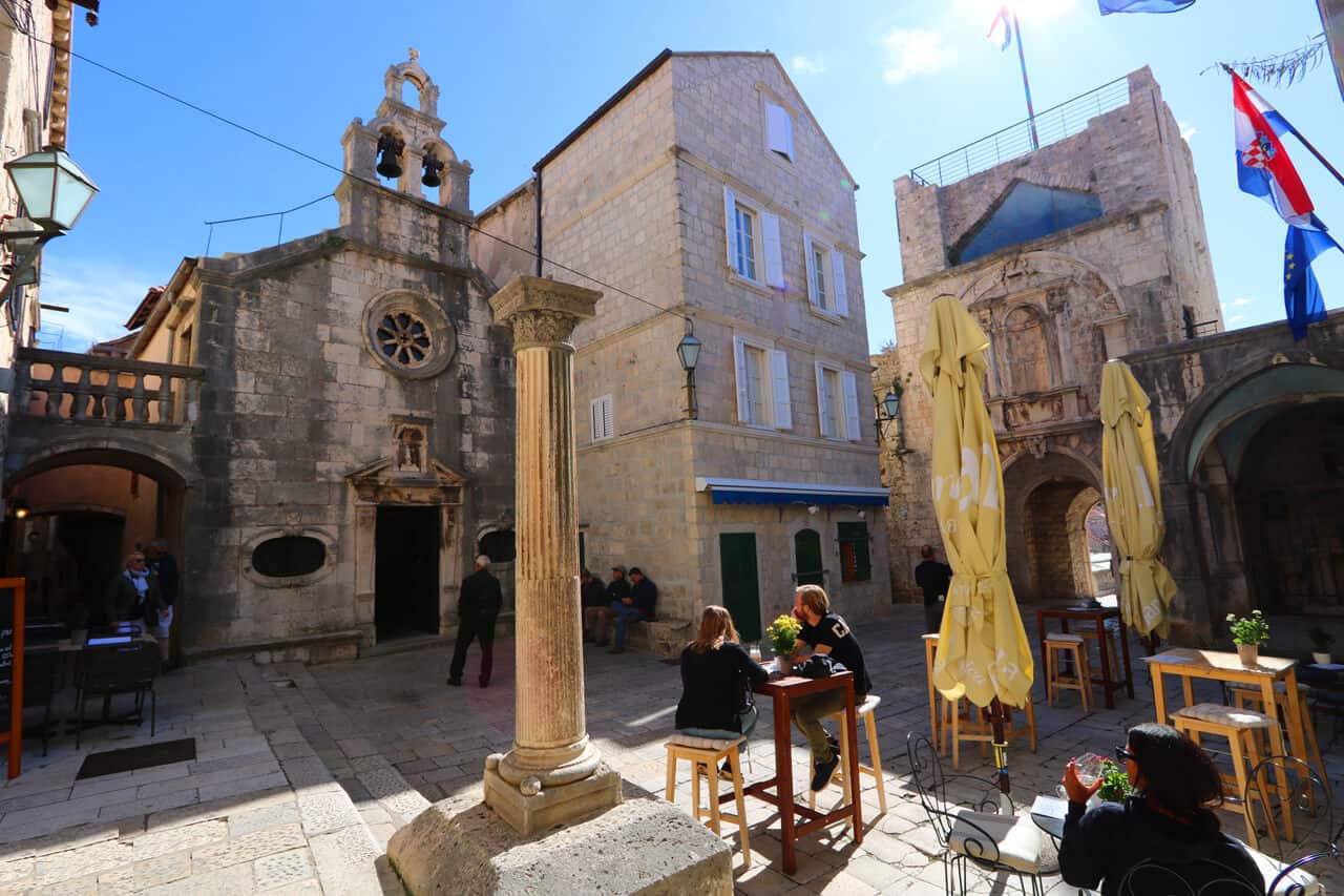 https://mdw-travel-data-us-east-1.s3.amazonaws.com/img/country/Croatia/Korcula-Town-Walls/img_02.jpg