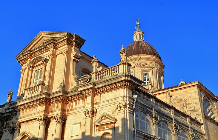 https://mdw-travel-data-us-east-1.s3.amazonaws.com/img/country/Croatia/Korcula-Towns-Bishops-Treasury/img_02.jpg