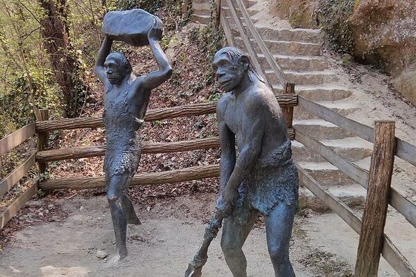 https://mdw-travel-data-us-east-1.s3.amazonaws.com/img/country/Croatia/Krapina-Neanderthal-Museum/img_03.jpg