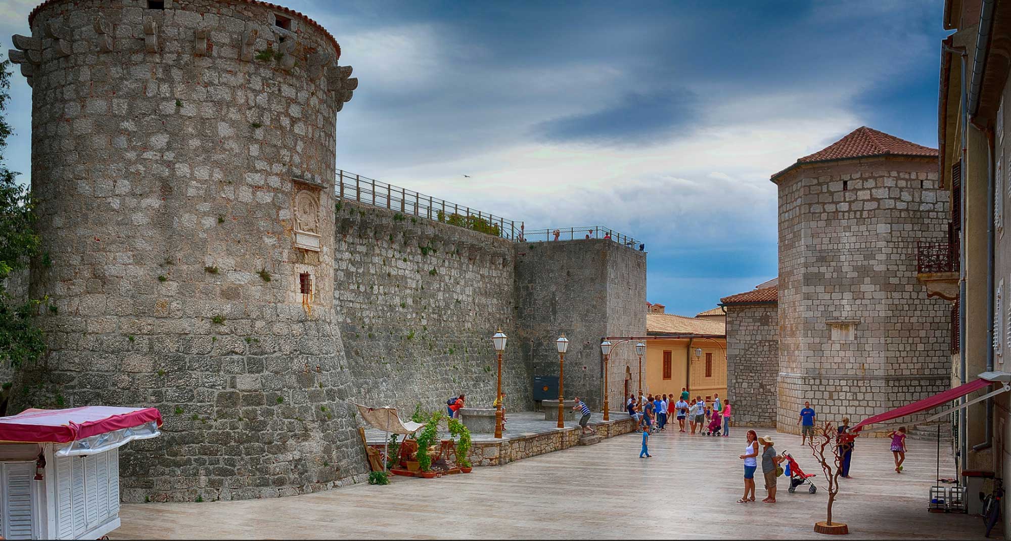 https://mdw-travel-data-us-east-1.s3.amazonaws.com/img/country/Croatia/Krk-City-Walls/img_02.jpg