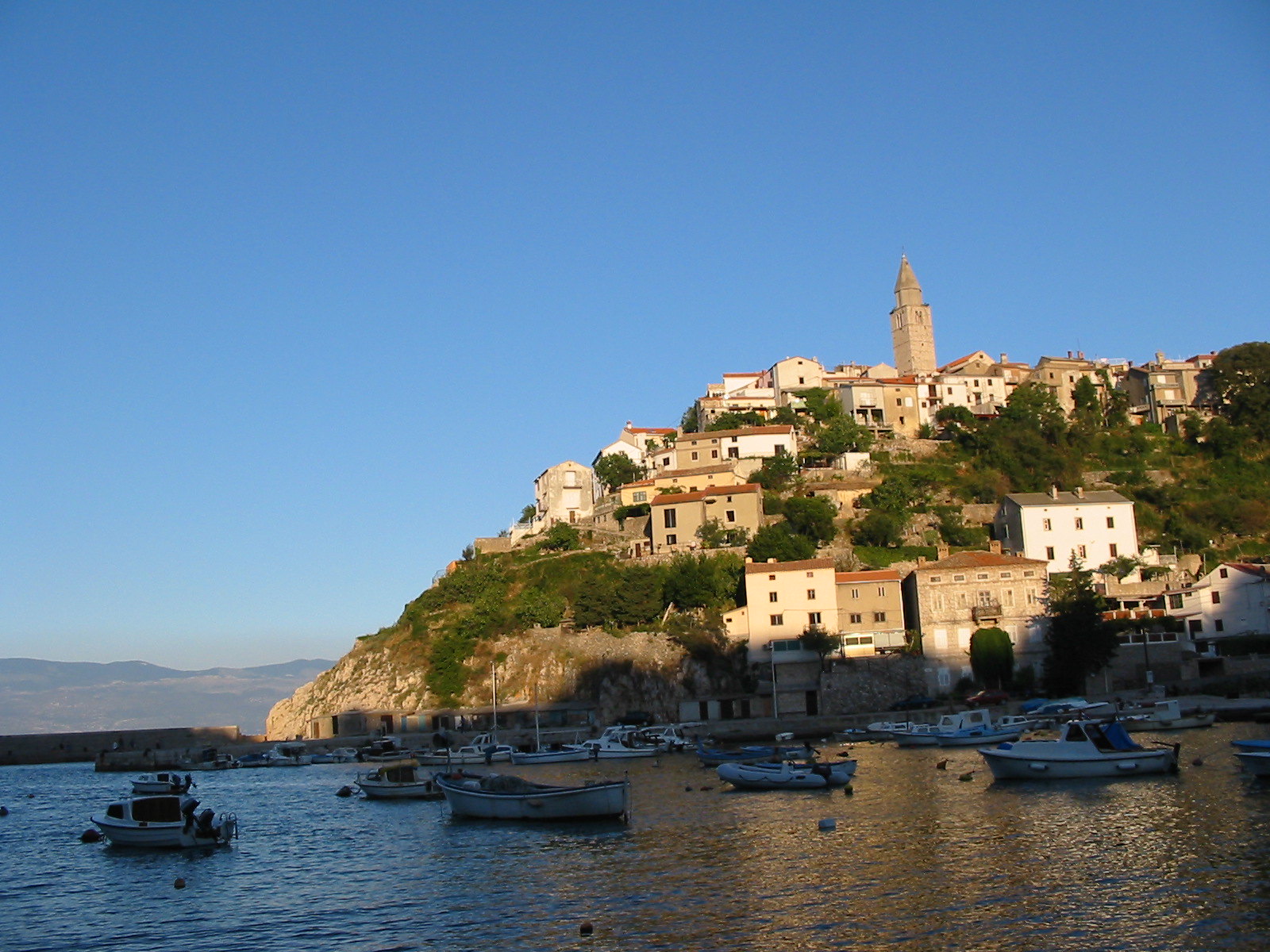 https://mdw-travel-data-us-east-1.s3.amazonaws.com/img/country/Croatia/Krk-Island/img_02.jpg