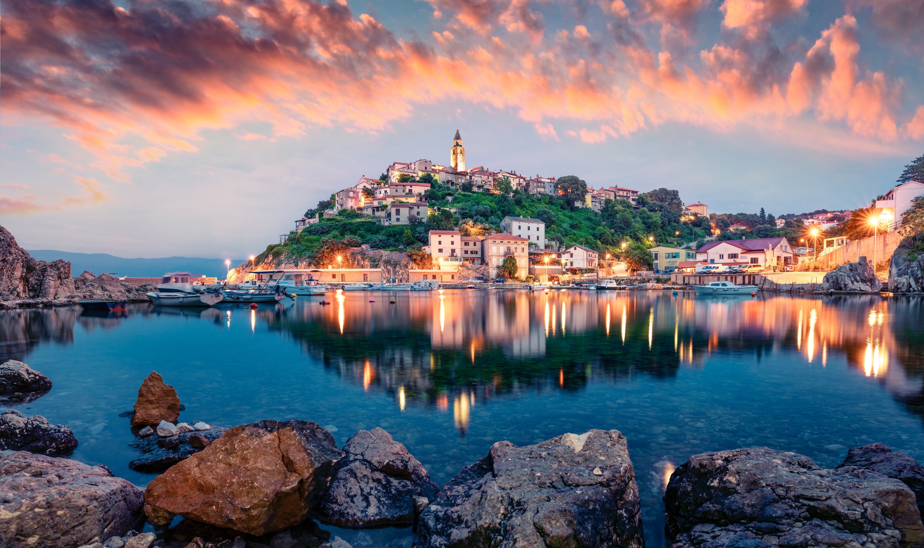 https://mdw-travel-data-us-east-1.s3.amazonaws.com/img/country/Croatia/Krk-Town-Hall/img_01.jpg