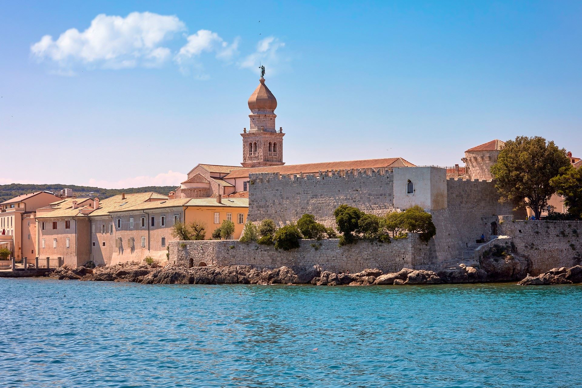 https://mdw-travel-data-us-east-1.s3.amazonaws.com/img/country/Croatia/Krk-Town-Square/img_02.jpg