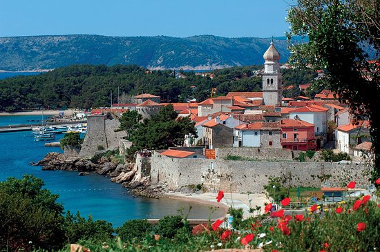 https://mdw-travel-data-us-east-1.s3.amazonaws.com/img/country/Croatia/Krk-Town-Walls/img_01.jpg