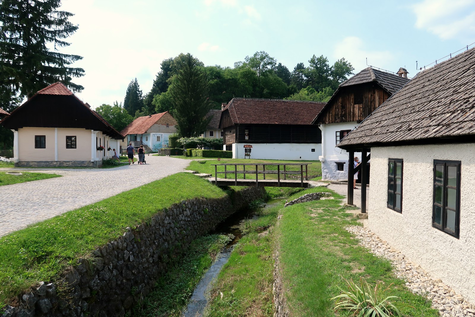 https://mdw-travel-data-us-east-1.s3.amazonaws.com/img/country/Croatia/Kumrovec-Village/img_03.jpg