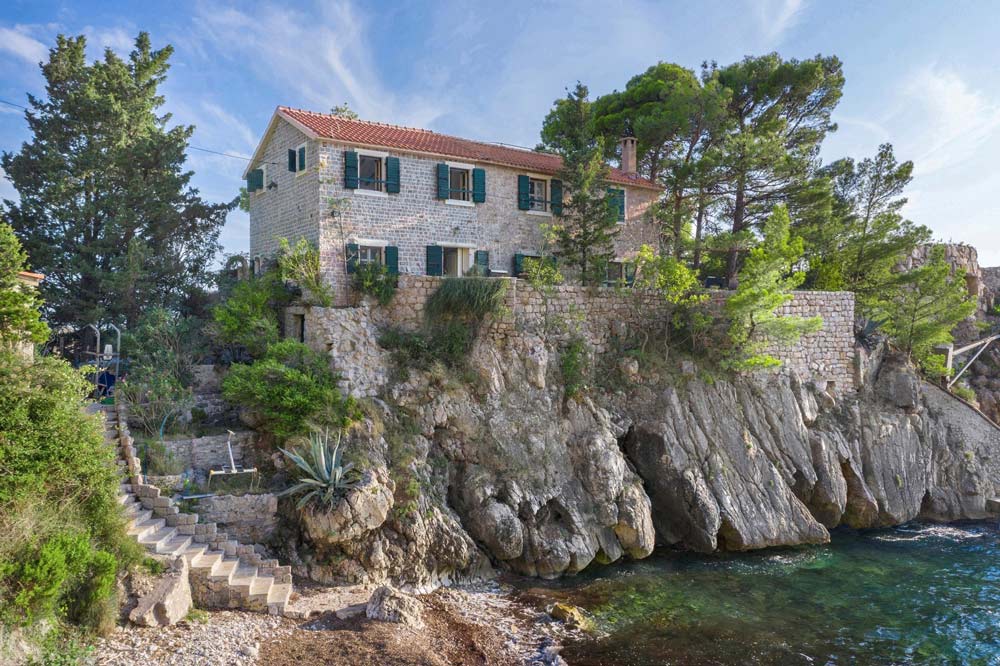 https://mdw-travel-data-us-east-1.s3.amazonaws.com/img/country/Croatia/Kupljenovo-Manor/img_01.jpg