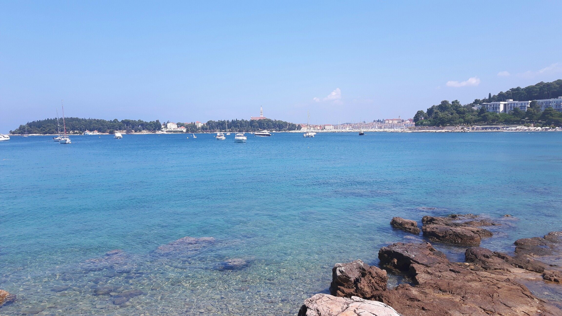 https://mdw-travel-data-us-east-1.s3.amazonaws.com/img/country/Croatia/Lone-Bay-Beach/img_02.jpg