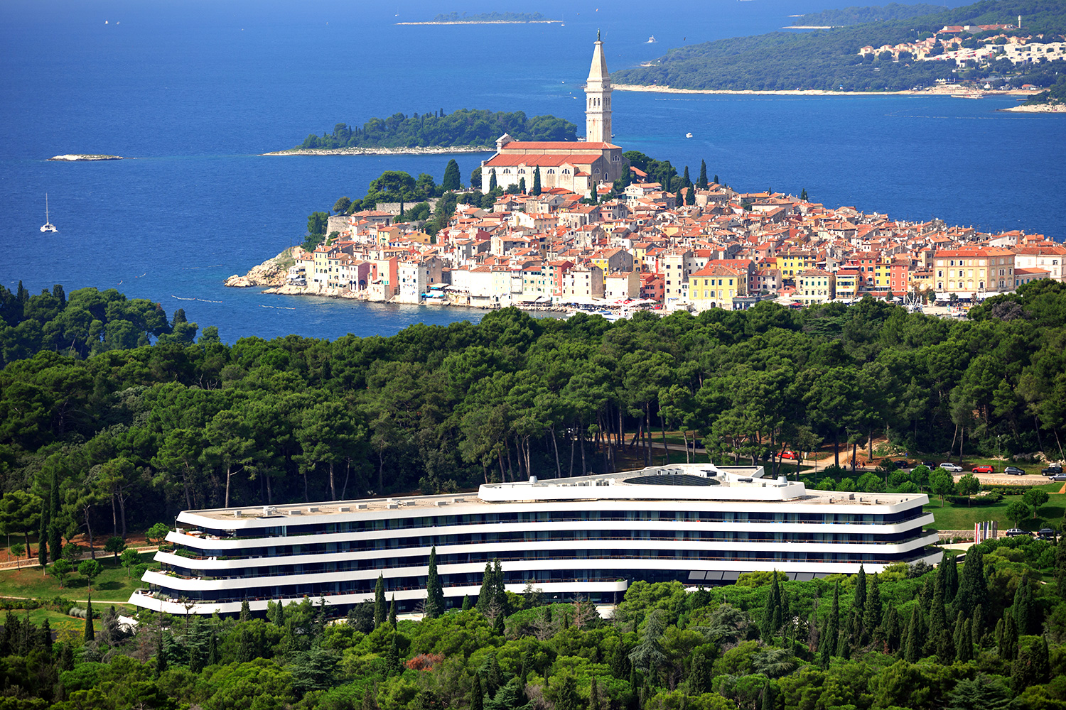 https://mdw-travel-data-us-east-1.s3.amazonaws.com/img/country/Croatia/Lone-Bay-Beach/img_03.jpg