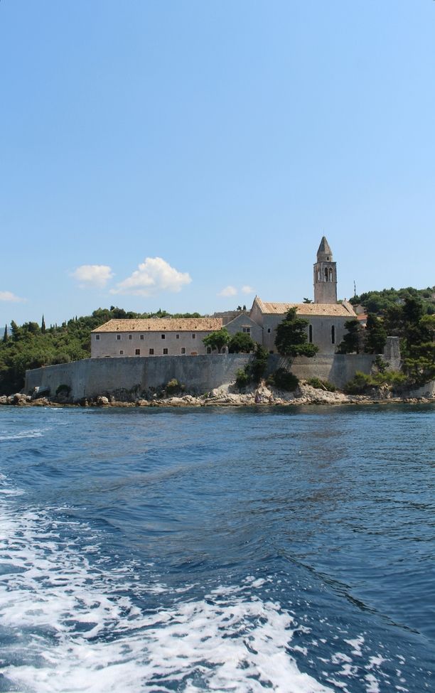 https://mdw-travel-data-us-east-1.s3.amazonaws.com/img/country/Croatia/Lopud-Island/img_03.jpg