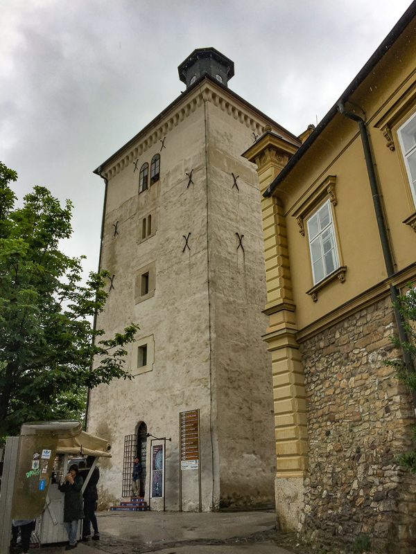 https://mdw-travel-data-us-east-1.s3.amazonaws.com/img/country/Croatia/Lotrscak-Tower/img_00.jpg