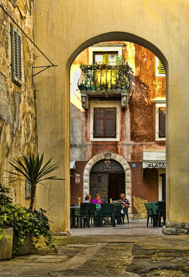 https://mdw-travel-data-us-east-1.s3.amazonaws.com/img/country/Croatia/Lovran-Old-Town/img_00.jpg