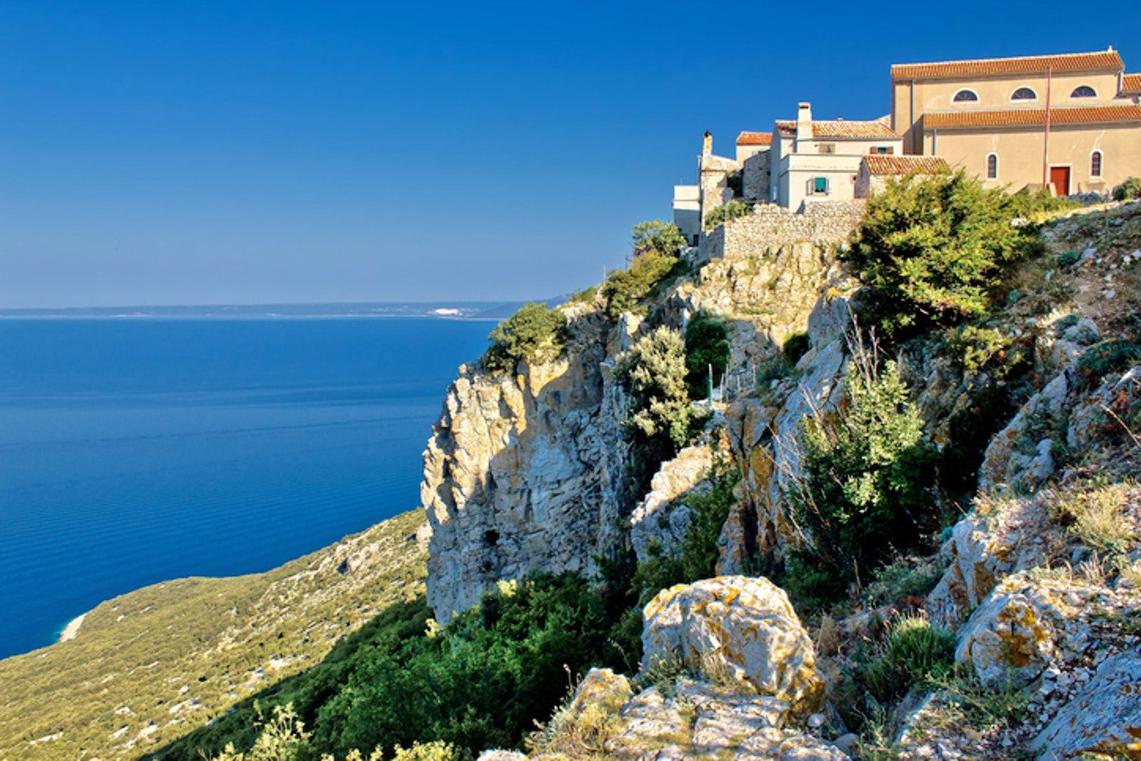 https://mdw-travel-data-us-east-1.s3.amazonaws.com/img/country/Croatia/Lubenice-Beach/img_02.jpg