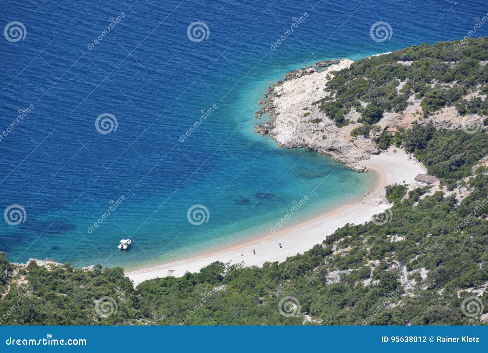 https://mdw-travel-data-us-east-1.s3.amazonaws.com/img/country/Croatia/Lubenice-Beach/img_03.jpg