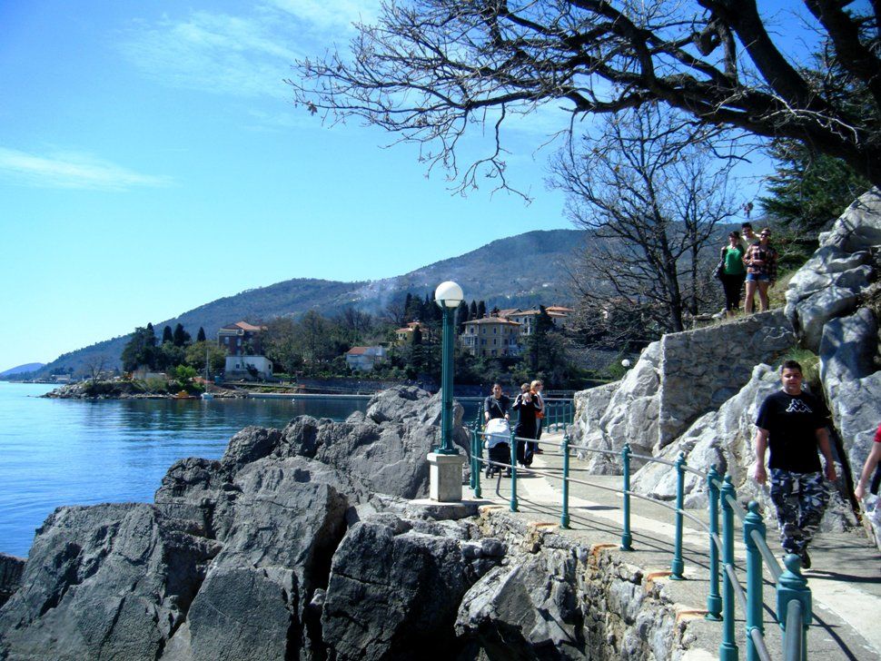 https://mdw-travel-data-us-east-1.s3.amazonaws.com/img/country/Croatia/Lungomare-Promenade/img_01.jpg