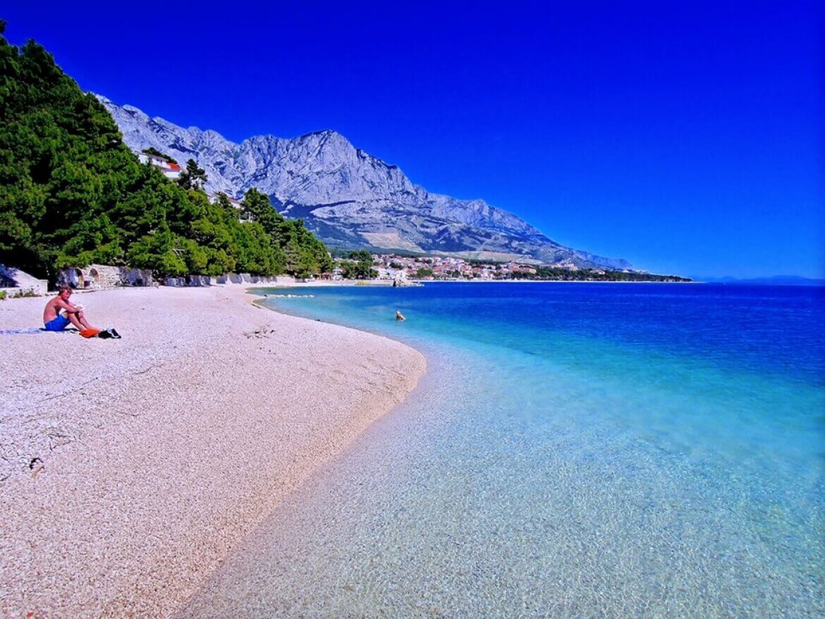 https://mdw-travel-data-us-east-1.s3.amazonaws.com/img/country/Croatia/Makarska-Beach/img_01.jpg