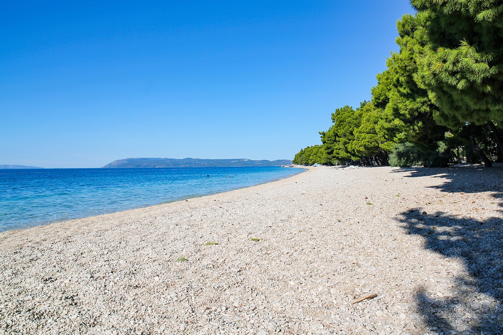 https://mdw-travel-data-us-east-1.s3.amazonaws.com/img/country/Croatia/Makarska-Beach/img_02.jpg