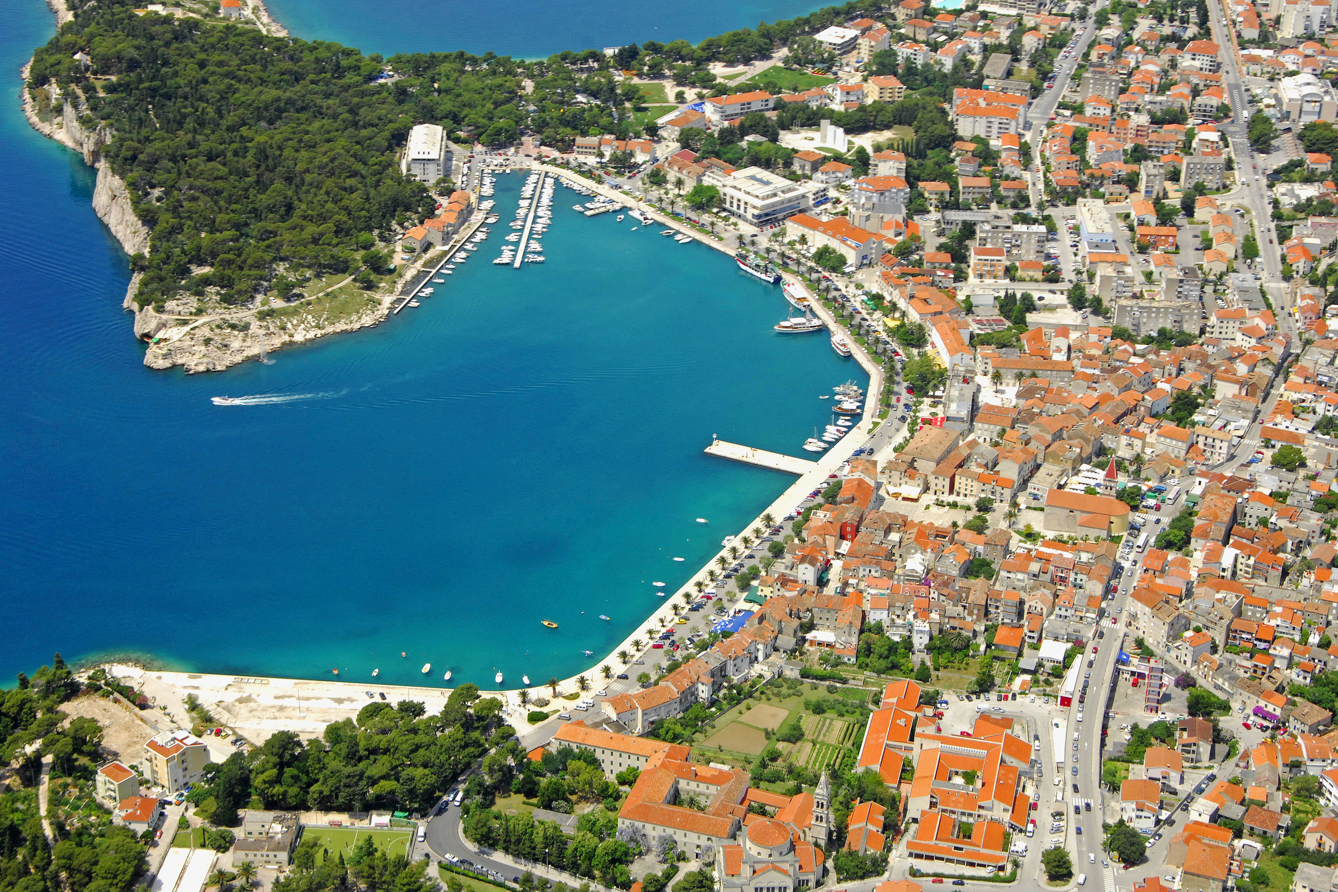 https://mdw-travel-data-us-east-1.s3.amazonaws.com/img/country/Croatia/Makarska-Harbour/img_01.jpg