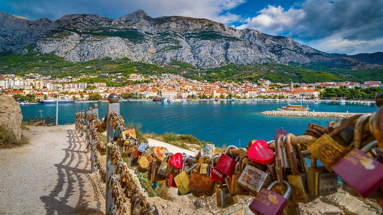 https://mdw-travel-data-us-east-1.s3.amazonaws.com/img/country/Croatia/Makarska-Observatory/img_02.jpg