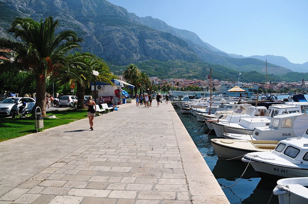 https://mdw-travel-data-us-east-1.s3.amazonaws.com/img/country/Croatia/Makarska-Riva-Promenade/img_00.jpg