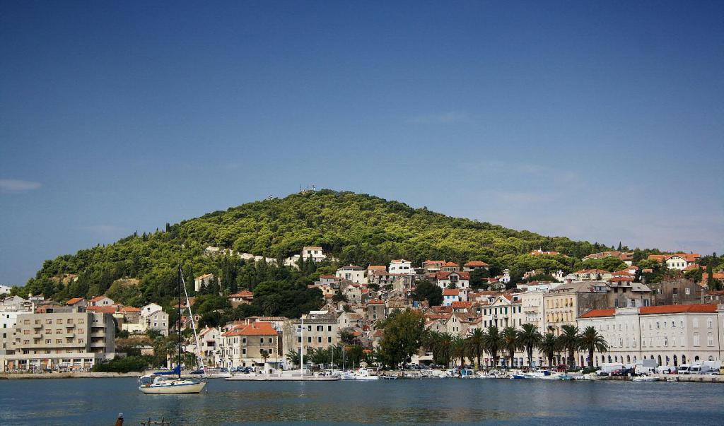 https://mdw-travel-data-us-east-1.s3.amazonaws.com/img/country/Croatia/Marjan-Hill/img_01.jpg