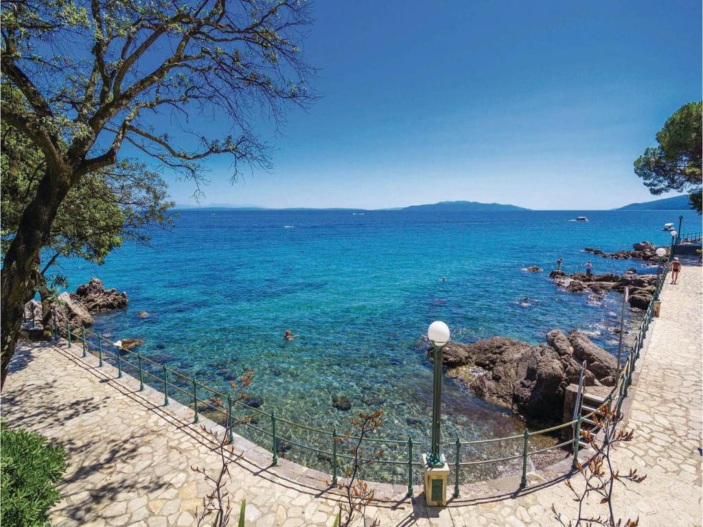 https://mdw-travel-data-us-east-1.s3.amazonaws.com/img/country/Croatia/Matulji/img_02.jpg