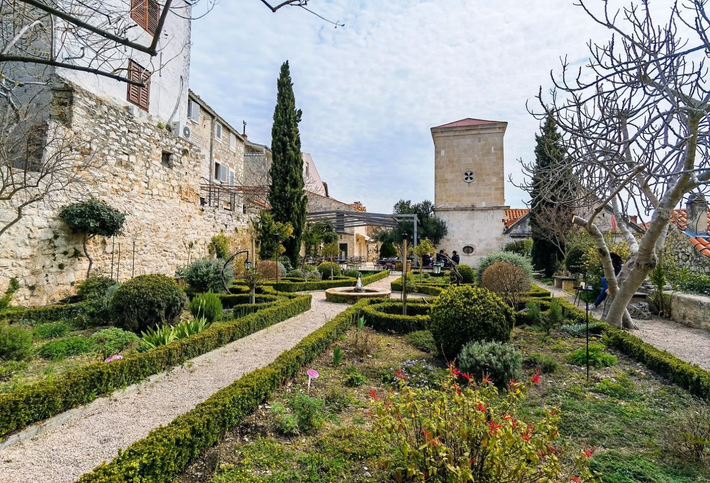 https://mdw-travel-data-us-east-1.s3.amazonaws.com/img/country/Croatia/Medieval-Mediterranean-Garden/img_02.jpg