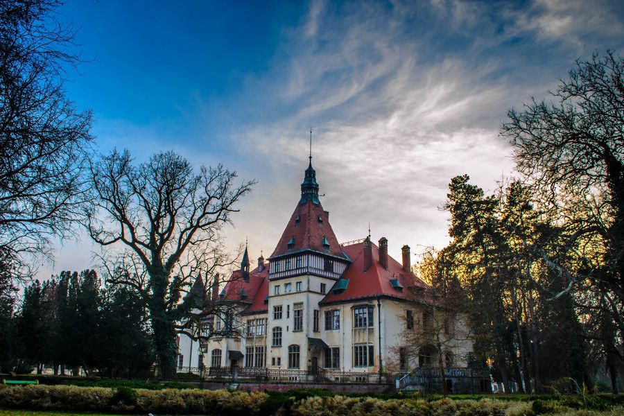 https://mdw-travel-data-us-east-1.s3.amazonaws.com/img/country/Croatia/Medieval-Medulic-Palace/img_01.jpg