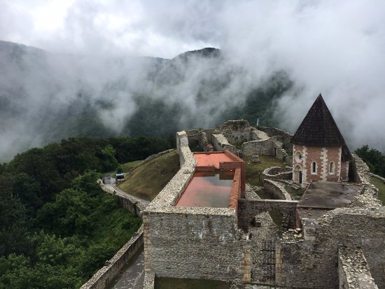 https://mdw-travel-data-us-east-1.s3.amazonaws.com/img/country/Croatia/Medvedgrad/img_00.jpg