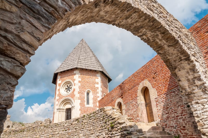 https://mdw-travel-data-us-east-1.s3.amazonaws.com/img/country/Croatia/Medvednica-Nature-Park/img_05.jpg