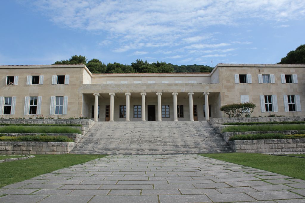 https://mdw-travel-data-us-east-1.s3.amazonaws.com/img/country/Croatia/Mestrovic-Gallery/img_00.jpg