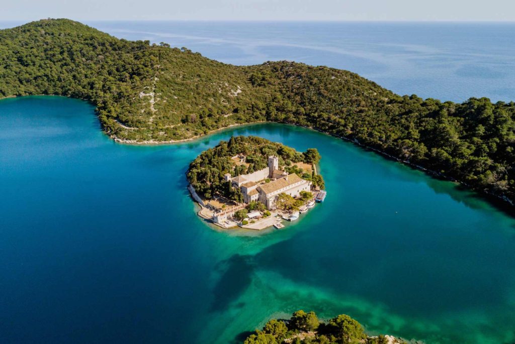 https://mdw-travel-data-us-east-1.s3.amazonaws.com/img/country/Croatia/Miljana-Park/img_02.jpg
