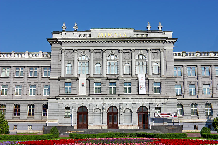 https://mdw-travel-data-us-east-1.s3.amazonaws.com/img/country/Croatia/Mimara-Museum/img_02.jpg