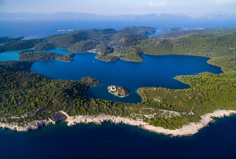 https://mdw-travel-data-us-east-1.s3.amazonaws.com/img/country/Croatia/Mljet-Lakes/img_02.jpg