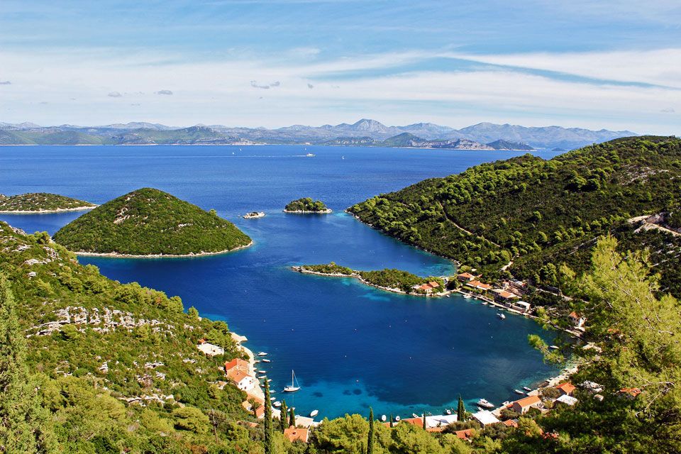 https://mdw-travel-data-us-east-1.s3.amazonaws.com/img/country/Croatia/Mljet-Lakes/img_03.jpg