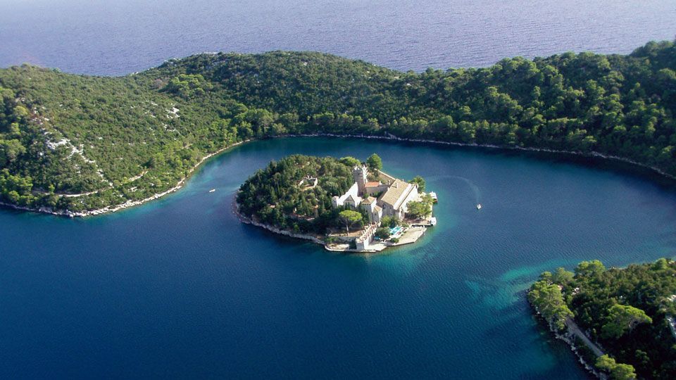https://mdw-travel-data-us-east-1.s3.amazonaws.com/img/country/Croatia/Mljet-National-Park/img_03.jpg