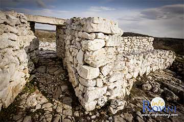 https://mdw-travel-data-us-east-1.s3.amazonaws.com/img/country/Croatia/Monkodonja-Hill-Fort/img_03.jpg