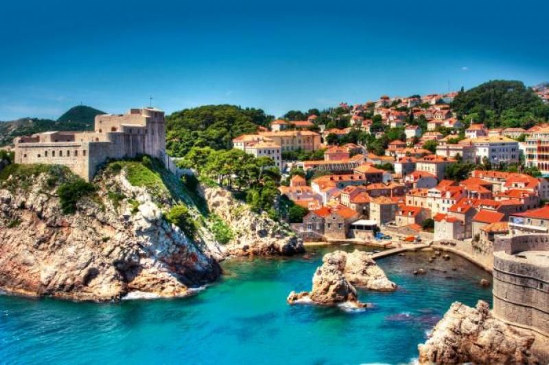 https://mdw-travel-data-us-east-1.s3.amazonaws.com/img/country/Croatia/Monterol/img_01.jpg