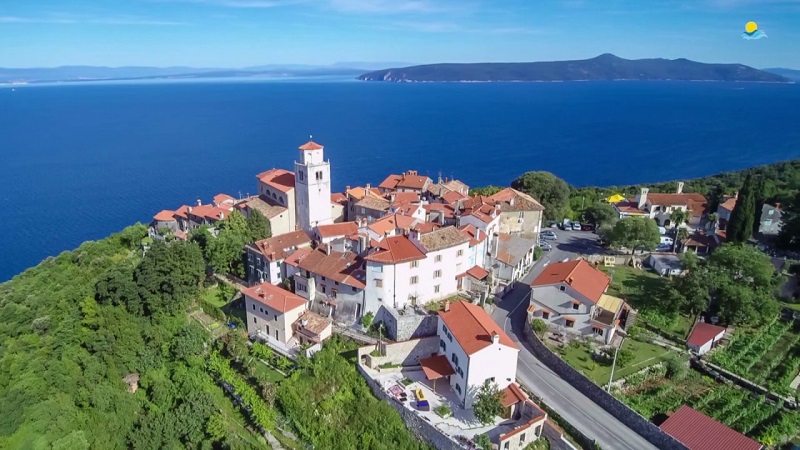 https://mdw-travel-data-us-east-1.s3.amazonaws.com/img/country/Croatia/Moscenice/img_01.jpg