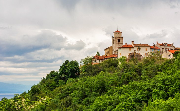 https://mdw-travel-data-us-east-1.s3.amazonaws.com/img/country/Croatia/Moscenice/img_03.jpg
