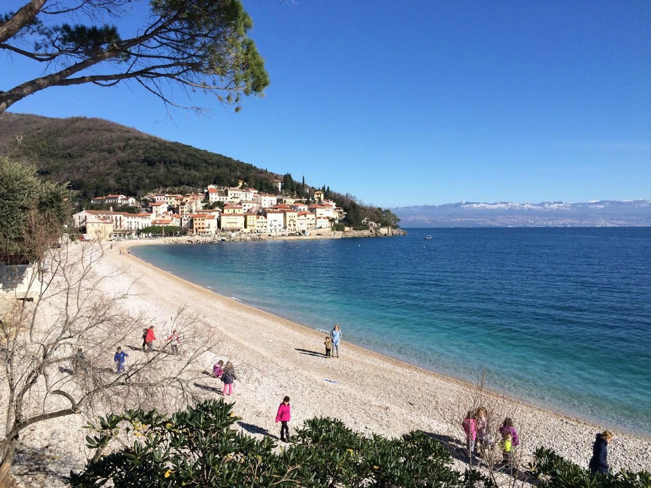 https://mdw-travel-data-us-east-1.s3.amazonaws.com/img/country/Croatia/Moscenicka-Draga/img_01.jpg