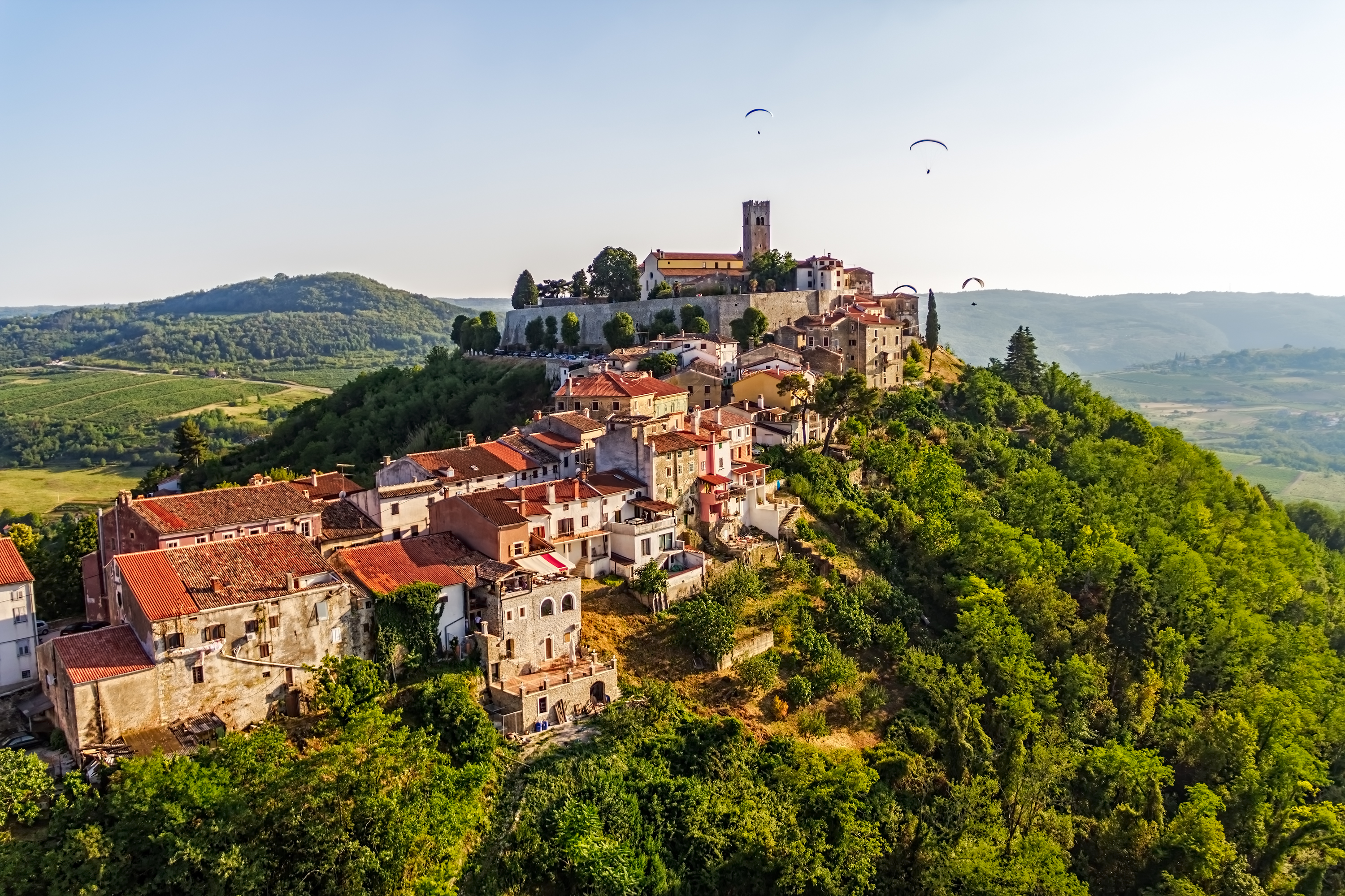 https://mdw-travel-data-us-east-1.s3.amazonaws.com/img/country/Croatia/Motovun/img_02.jpg