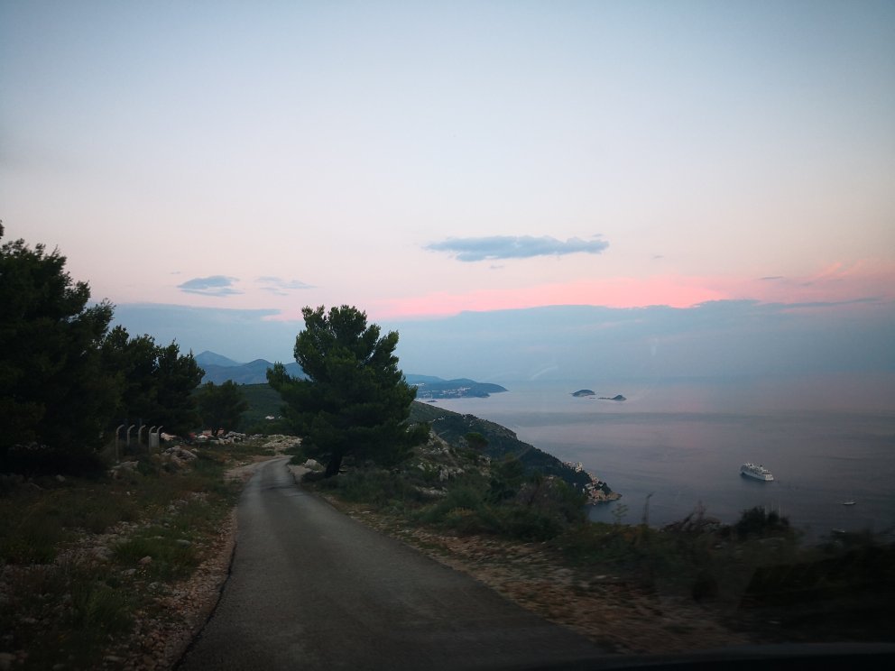 https://mdw-travel-data-us-east-1.s3.amazonaws.com/img/country/Croatia/Mount-Srd/img_02.jpg