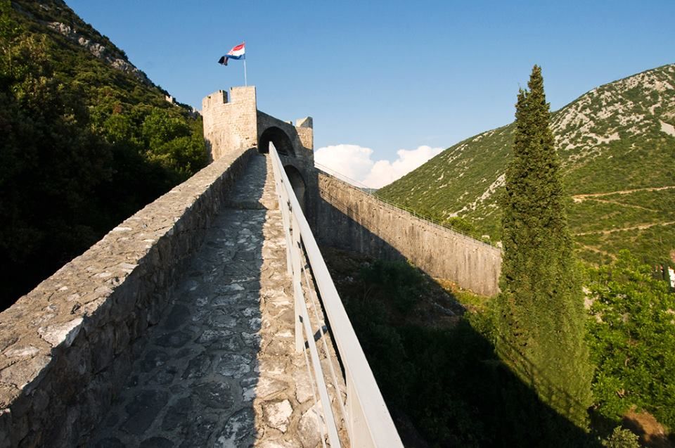 https://mdw-travel-data-us-east-1.s3.amazonaws.com/img/country/Croatia/Napoleon-Fortress/img_01.jpg