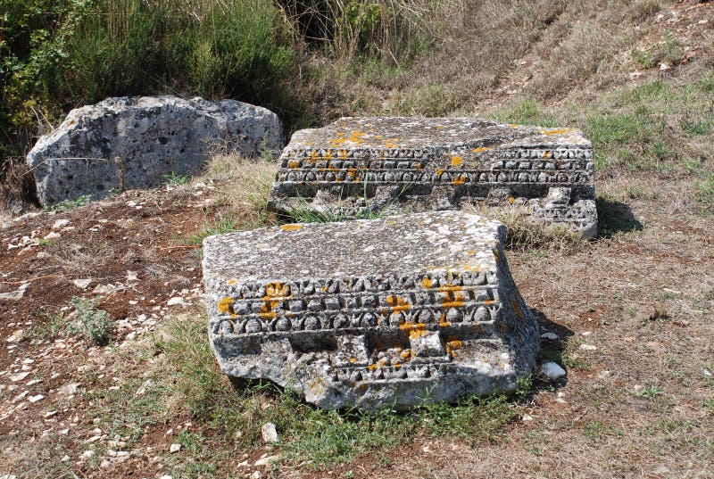 https://mdw-travel-data-us-east-1.s3.amazonaws.com/img/country/Croatia/Nesactium-Archaeological-Park/img_03.jpg