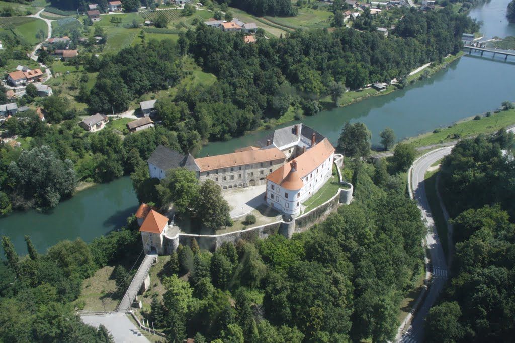 https://mdw-travel-data-us-east-1.s3.amazonaws.com/img/country/Croatia/Ozalj-Castle/img_03.jpg
