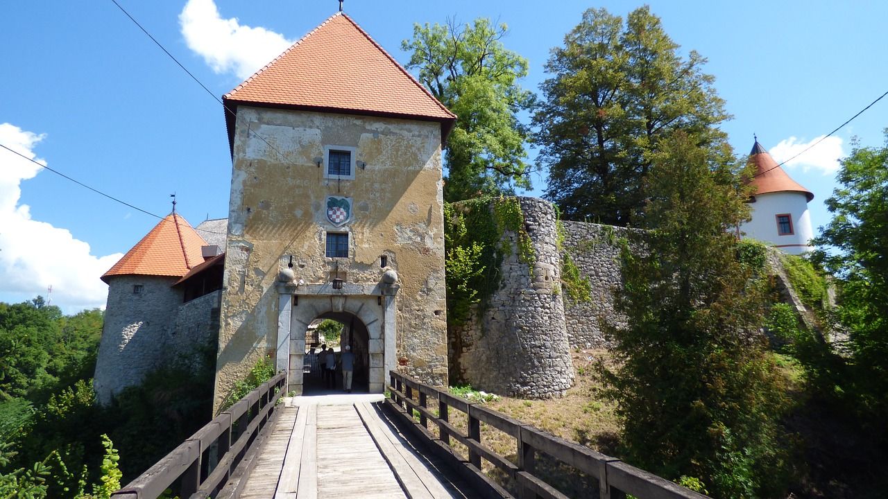 https://mdw-travel-data-us-east-1.s3.amazonaws.com/img/country/Croatia/Ozalj-Castle/img_04.jpg