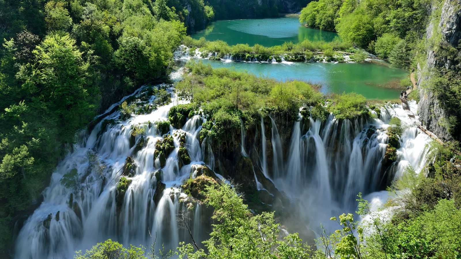 https://mdw-travel-data-us-east-1.s3.amazonaws.com/img/country/Croatia/Plitvice-Lakes/img_01.jpg