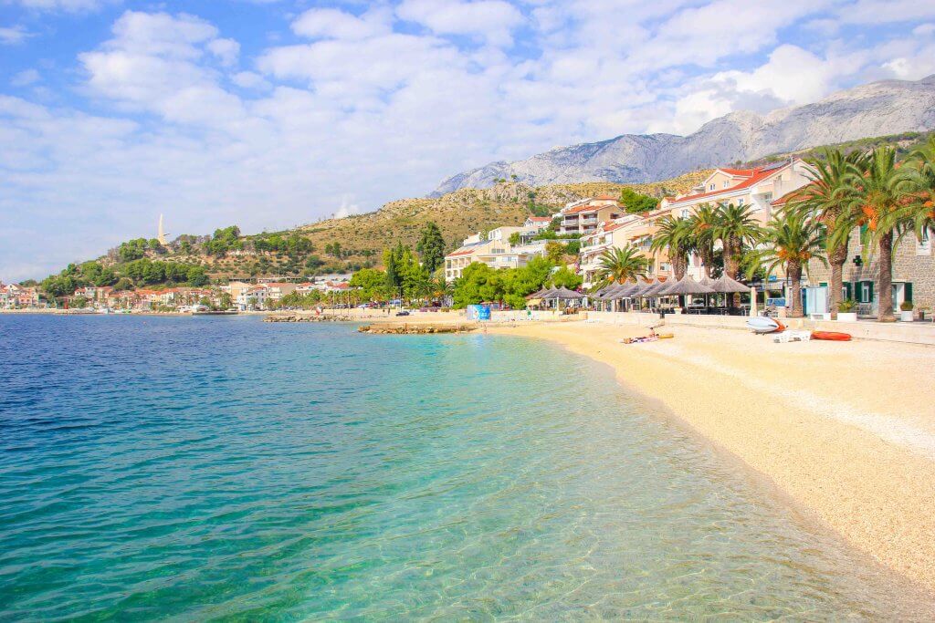 https://mdw-travel-data-us-east-1.s3.amazonaws.com/img/country/Croatia/Podgora-Beach/img_02.jpg