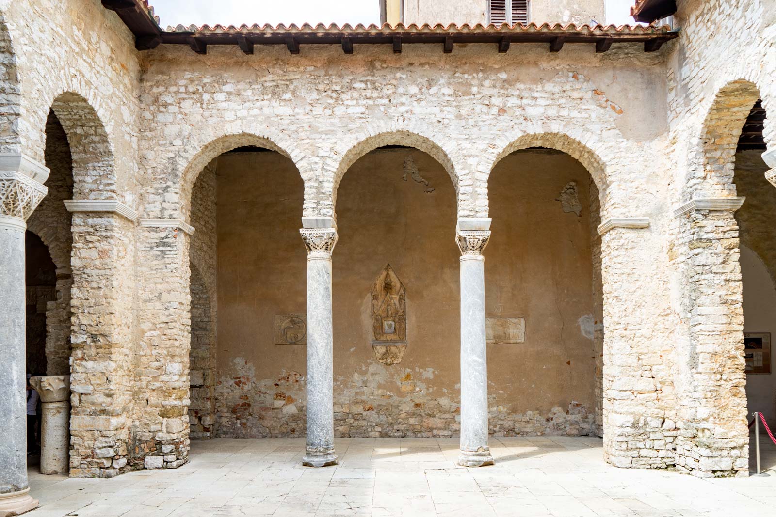 https://mdw-travel-data-us-east-1.s3.amazonaws.com/img/country/Croatia/Porec-Euphrasian-Basilica/img_02.jpg